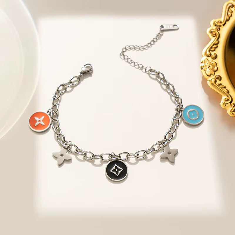 Adjustable Luxury Charm Bracelet - Trendy and Modern Design for Women