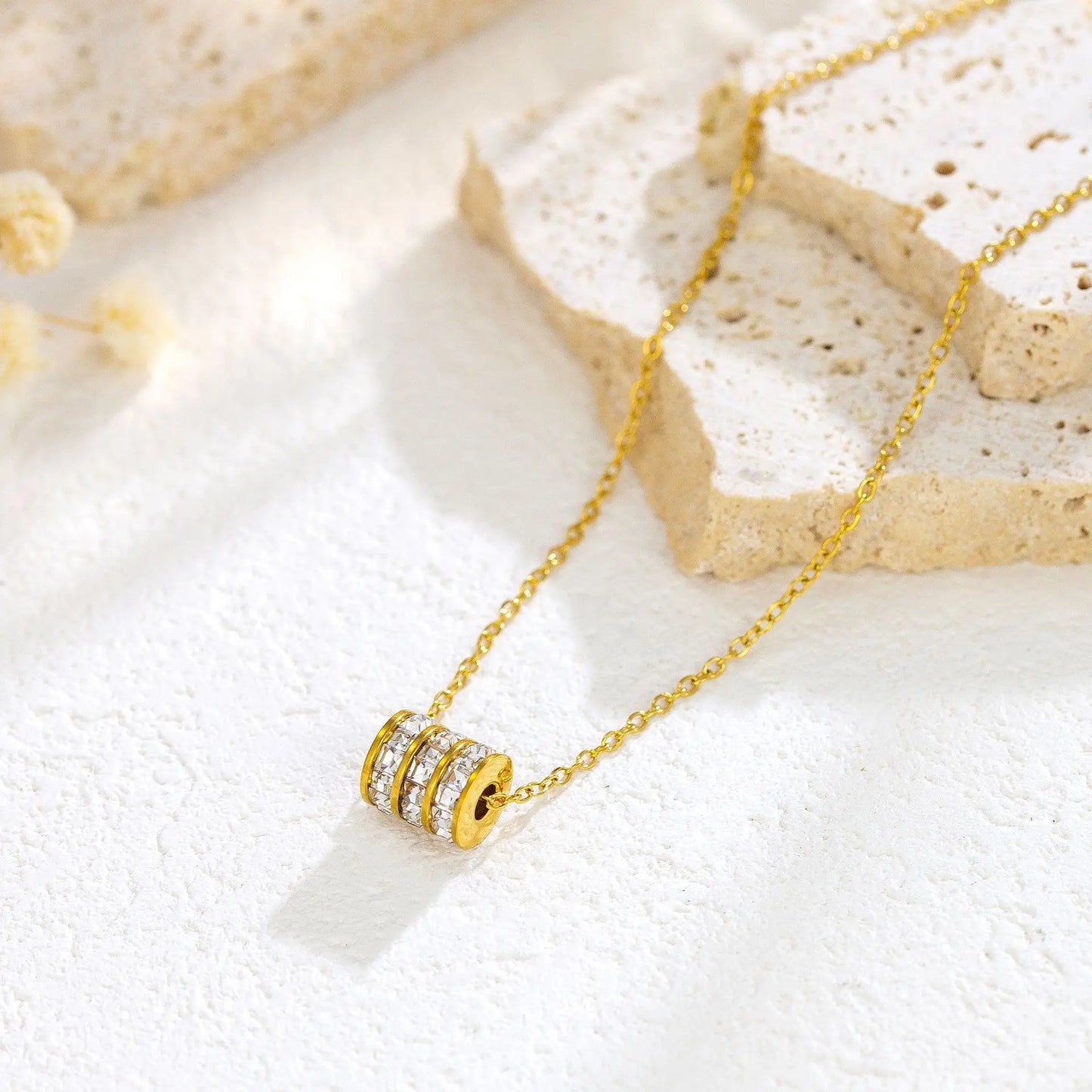 Trendy Women's Radiance Imitation Diamond - Cut Necklace. Modern Women's Stainless Steel Style Diamond-Cut Necklace